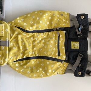 Lillebaby all seasons carrier in yellow floral pattern
